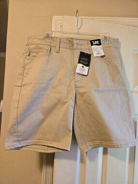 Lee Midrise bermuda , regular fit, pioneer beige color, size 16